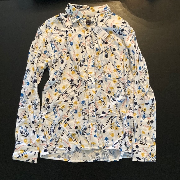 Lands' End Tops - Lands’ End flower print button down blouse